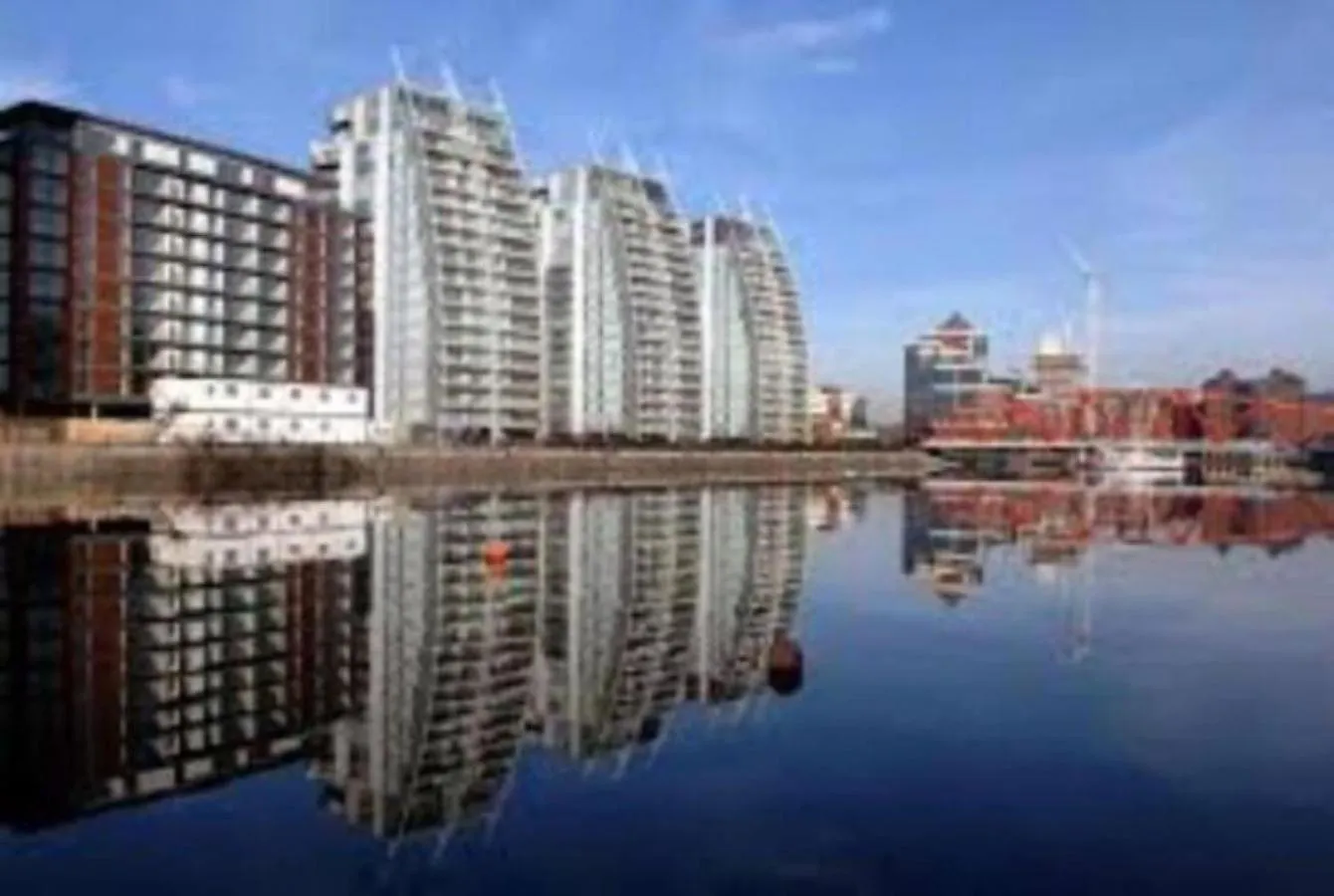Beautiful 4-Br! Outdoor Seating! 2 Free Parking! Sleep 9 Villa Manchester 0*,