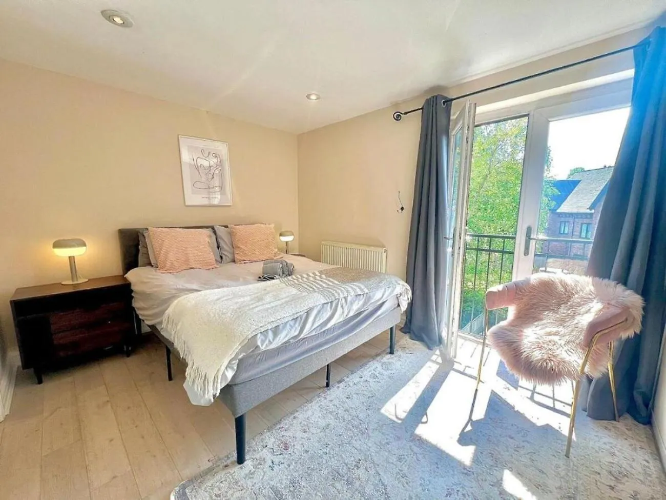 Holiday home Beautiful 4-Br! Outdoor Seating! 2 Free Parking! Sleep 9 Villa Manchester