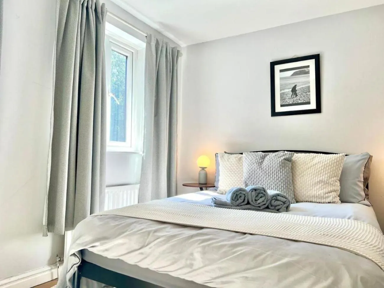 Beautiful 4-Br! Outdoor Seating! 2 Free Parking! Sleep 9 Villa Manchester