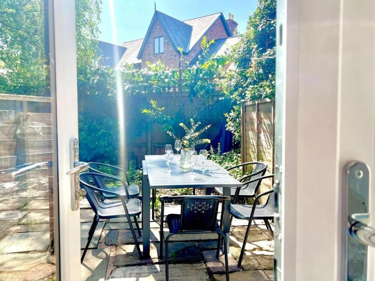 Holiday home Beautiful 4-Br! Outdoor Seating! 2 Free Parking! Sleep 9 Villa Manchester