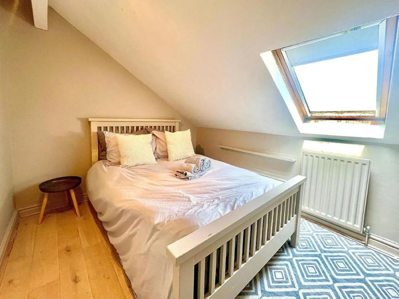 Beautiful 4-Br! Outdoor Seating! 2 Free Parking! Sleep 9 Villa Manchester United Kingdom
