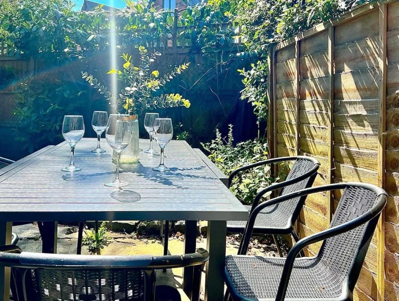 Beautiful 4-Br! Outdoor Seating! 2 Free Parking! Sleep 9 Villa Manchester Holiday home