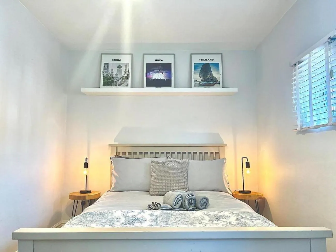 Holiday home Beautiful 4-Br! Outdoor Seating! 2 Free Parking! Sleep 9 Villa Manchester United Kingdom