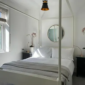 Mulberry House Apartment